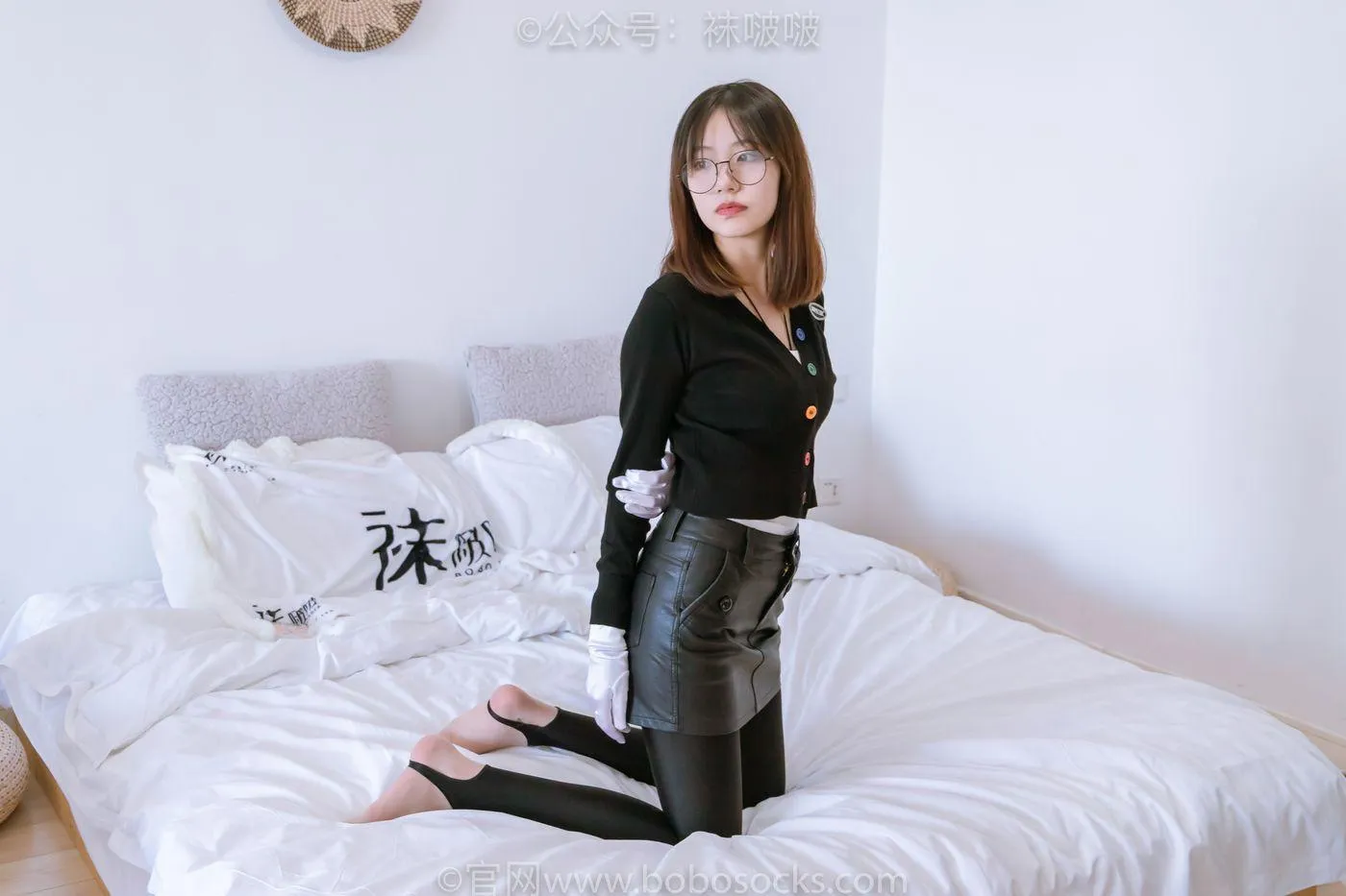 [BoBoSocks袜啵啵]NO.041 小甜豆-高跟长靴、黑色踩脚裤、肉丝 [140P]插图2